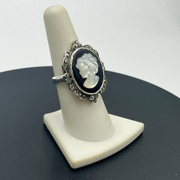 SU Vintage Sterling Silver Black OnyxCameo Ornate Filigree Setting Ring Sz 7.25 - Picture 1 of 8
